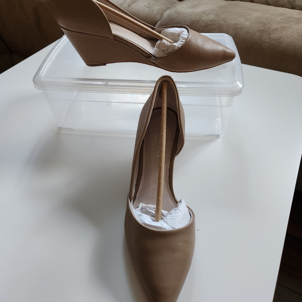 KENNETH COLE wedge pumps